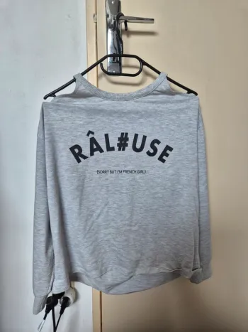 Pull épaule dénudée
