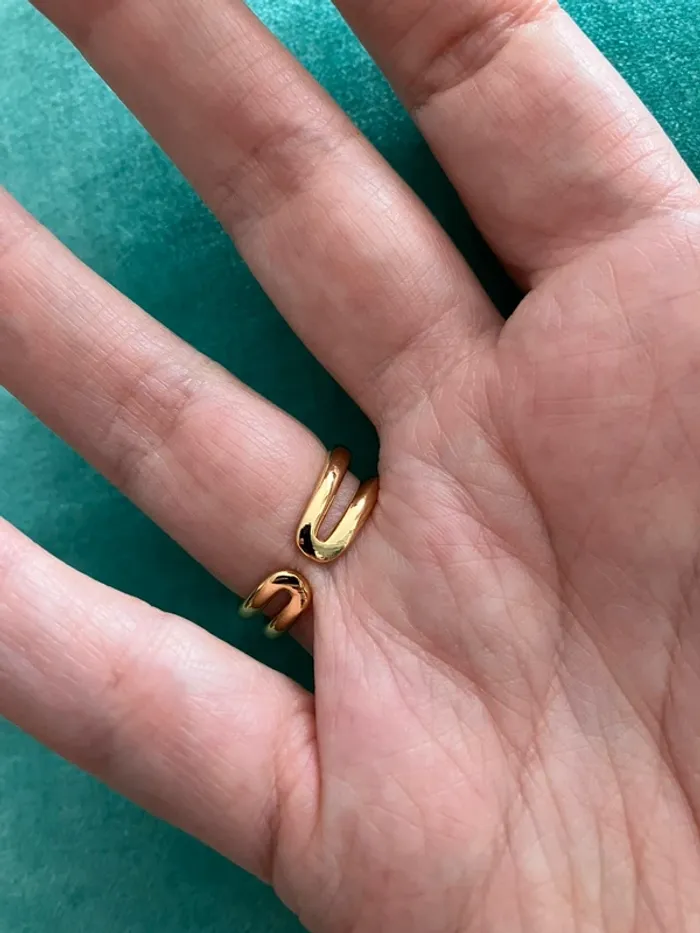Bague dorée avec strass ajustable neuve jamais portée - photo numéro 2