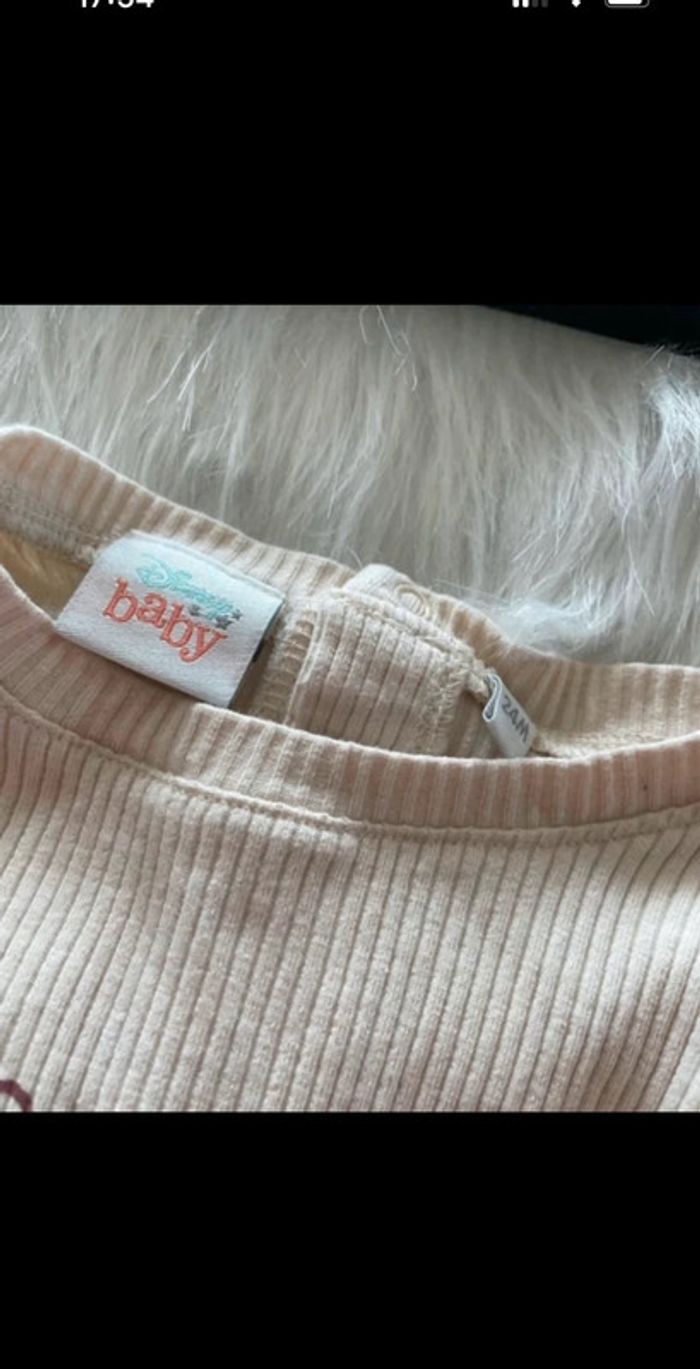 Très beau pull fin minnie 🥰 disney taille 24 mois - photo numéro 2