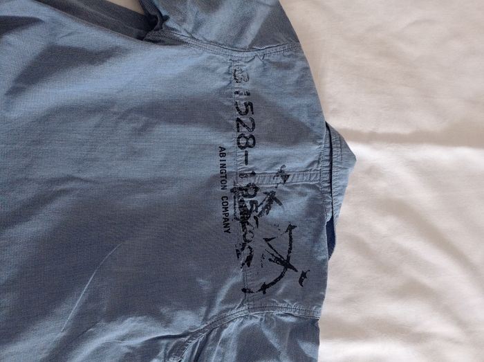 Très belle chemise manche courte couleur bleu ciel bleu foncé voir photos super finition âge 3 ans marque Timberland - photo numéro 5