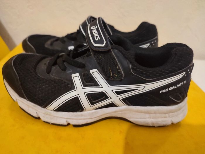Baskets Asics enfants pointure 28.5 - photo numéro 3