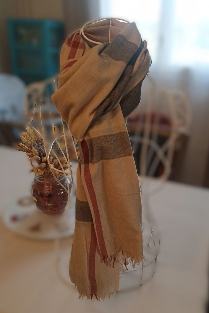 Écharpe Plaid Chic Beige & Rouge - Touche d'Élégance Indémodable ! - photo numéro 5