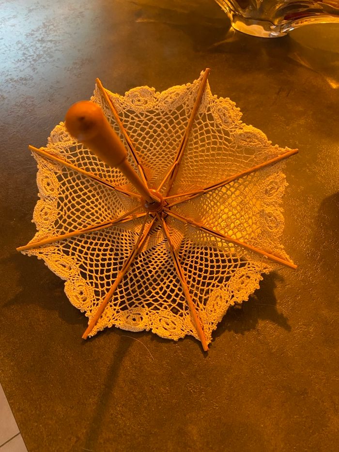 Ombrelle beige au crochet - photo numéro 3