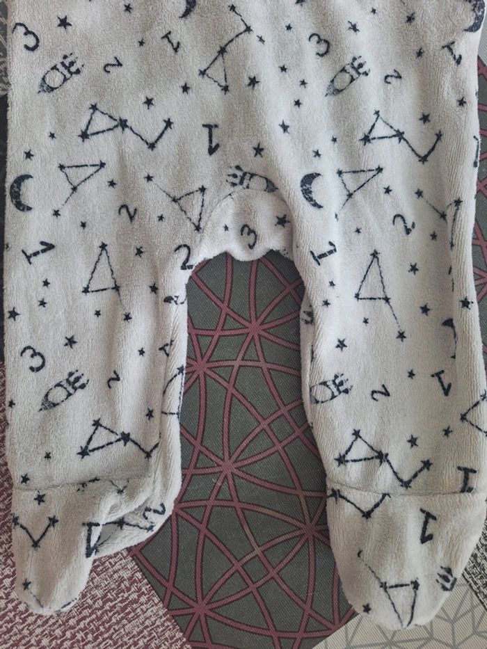 Pyjama 1 mois - photo numéro 2