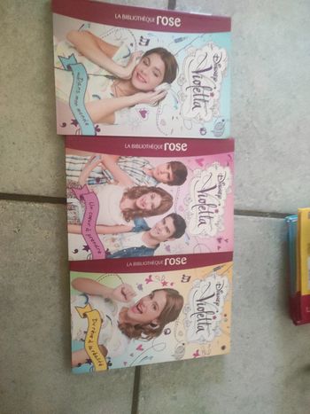Lot de livres violetta