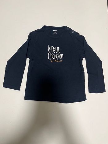 T shirt bleu marine kiabi à inscription « le petit champion de maman »