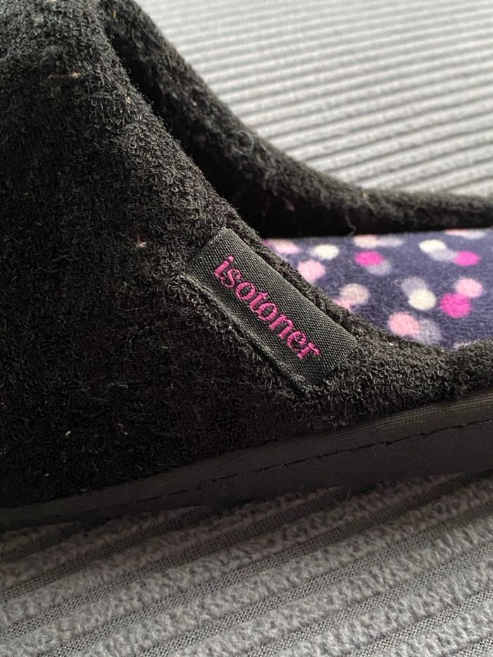 Chaussons Isotoner femme taille 36 jamais portés  #36 #chaussons #isotoner #neuf #jamaisporté #pantouflesfemme - photo numéro 5
