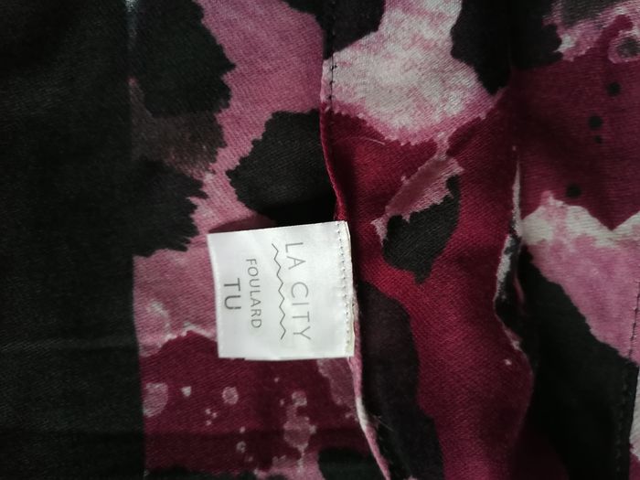 Coffret élégant : foulard aux imprimés colorés + porte-monnaie effet animalier - NEUF - La City - photo numéro 8