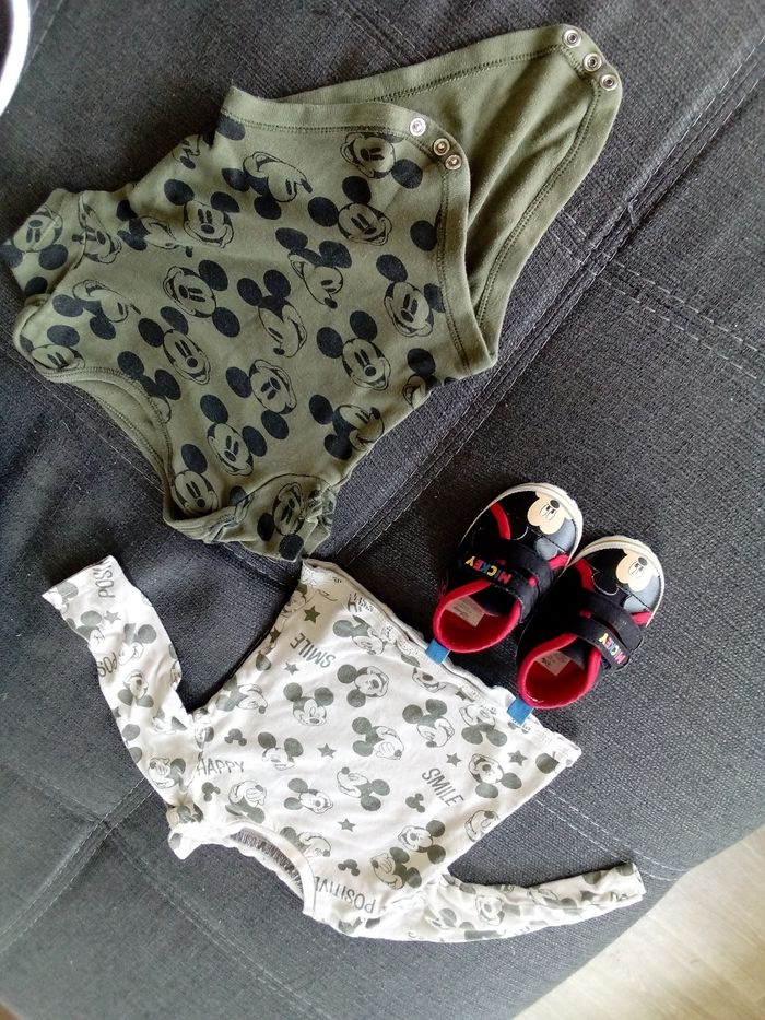Haut bodies et chaussure mickey - photo numéro 2