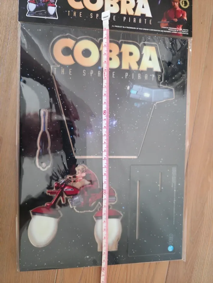 Cobra stand acrylique - photo numéro 3