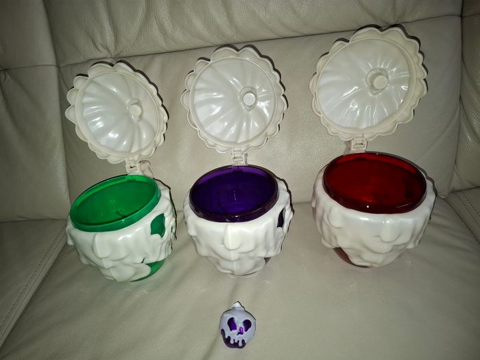 Lot de 3 pommes empoisonnées de belle neige disney
180 € - photo numéro 6