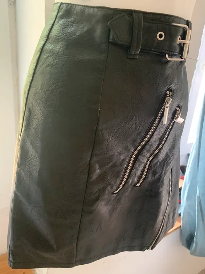 Jupe Camaïeu simili noir taille 38 - photo numéro 7