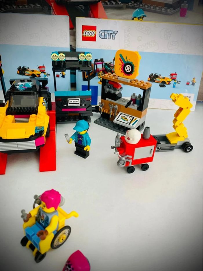 LEGO City 60389 - Le Garage de Customisation - Complet avec Boîte et Notice - photo numéro 2