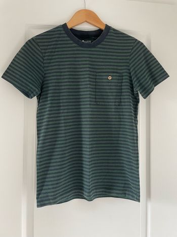 T-shirt rayé vert et bleu