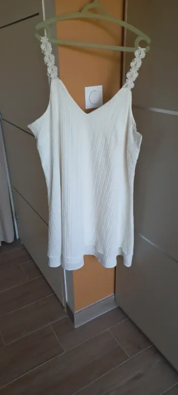 Robe blanche T46/48 neuve