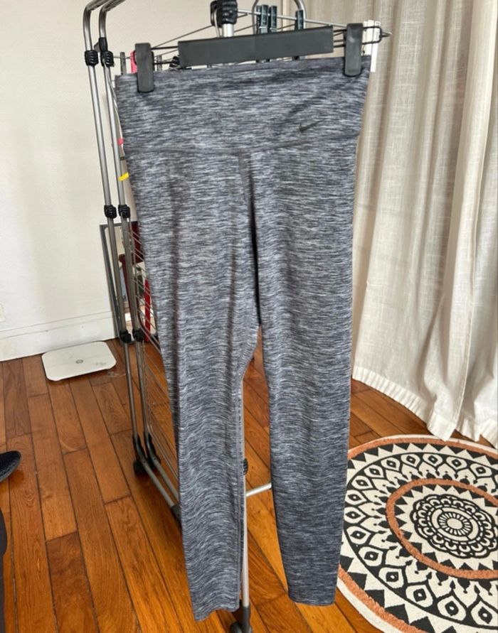 Legging sport Nike gris chine taille XS - photo numéro 4