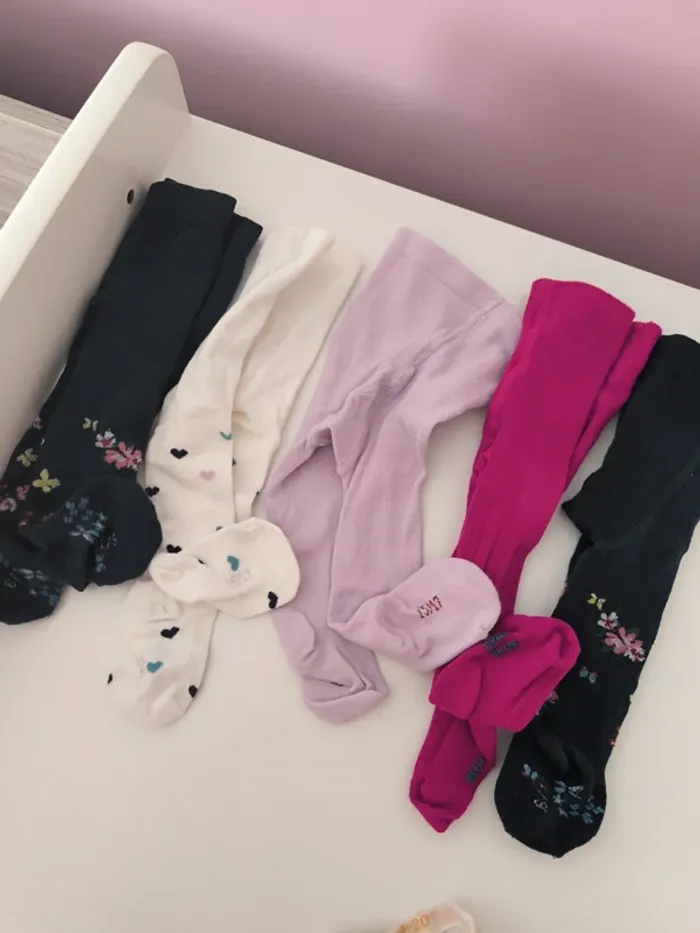 Lot 5 paires de collants hiver. 15/17