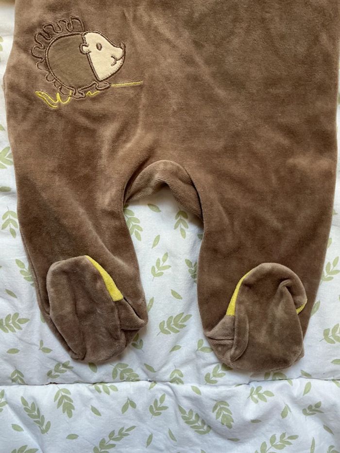 pyjama grenouillère en velours marron et blanc 6 mois trois kilos sept - photo numéro 4