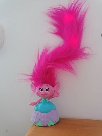 Poppy : Troll lumineux et musical