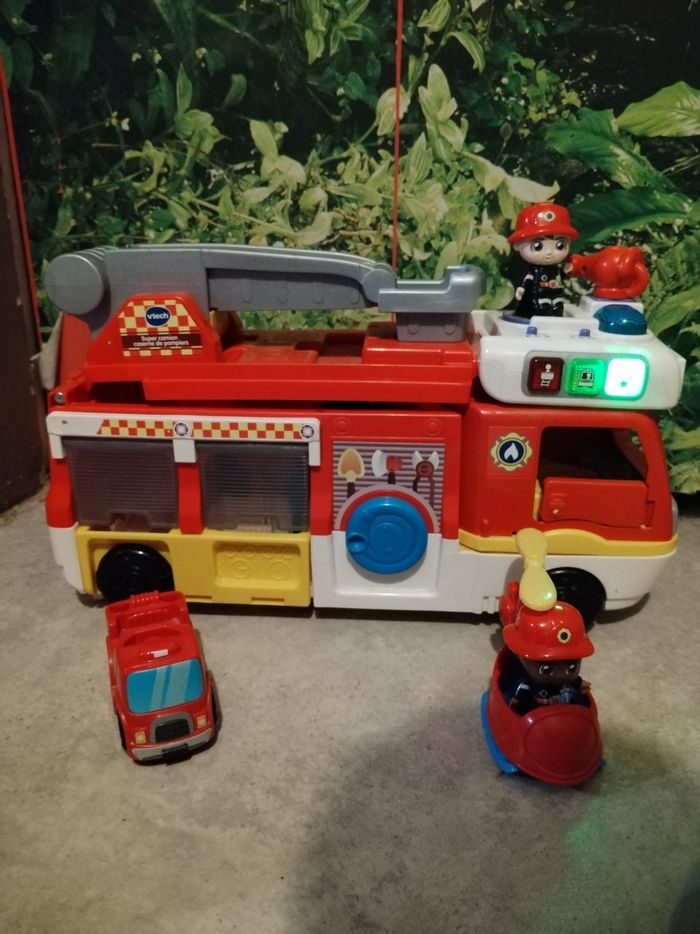 Camion de pompier son et lumière tutute copains