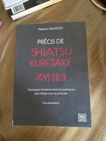 Livre précis de shiatsu kuretake