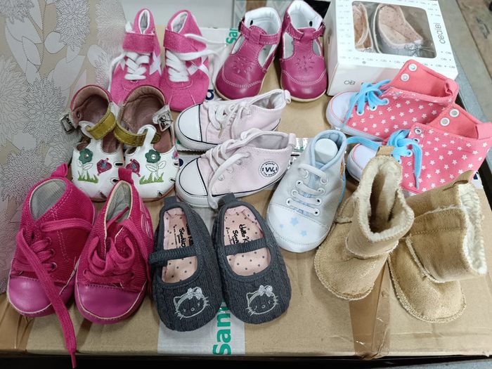 Carton de chaussures ballerines etc 0-6 mois - photo numéro 3