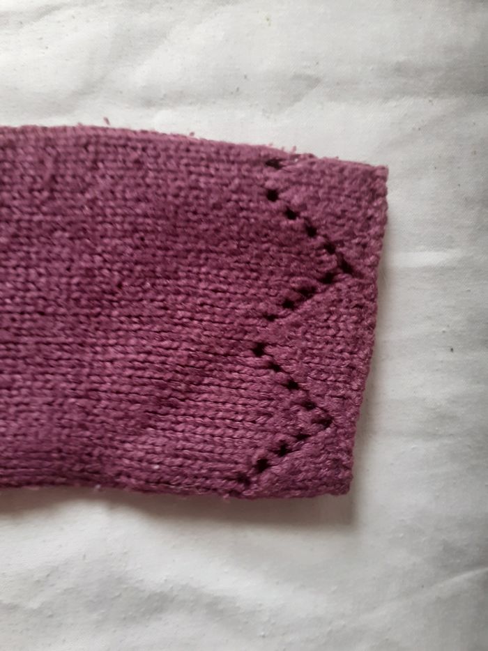 Boléro bordeaux avec broderies ajourées - photo numéro 3