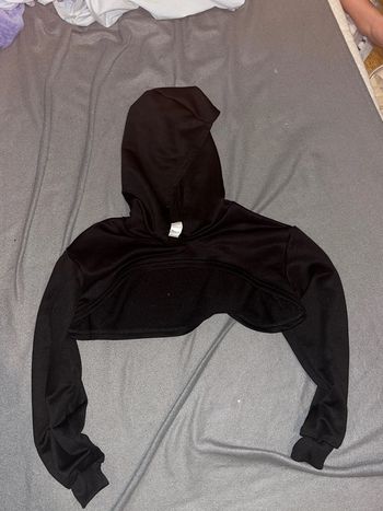Pull court à capuche