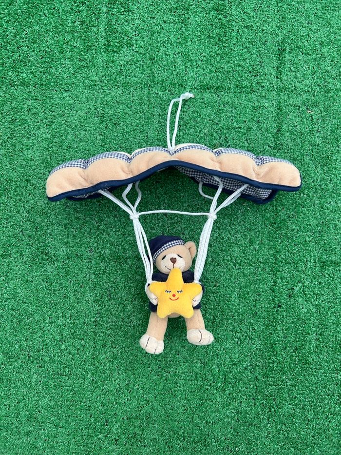 Décoration peluche ours parachute avec étoile – chambre bébé/enfant - photo numéro 2