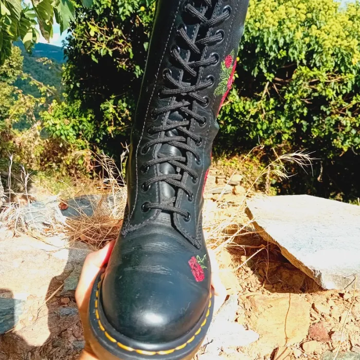 Dr. Martens Vonda 1914 roses brodées 38 - photo numéro 3