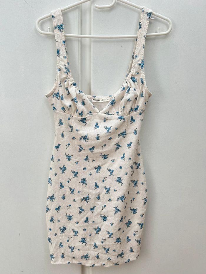 Robe courte beige et bleu à fleurs - pull & bear taille s