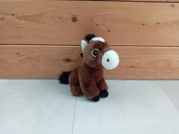 Peluche cheval yeux brillants