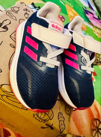 Basket adidas comme neuf taille 25🌸😘