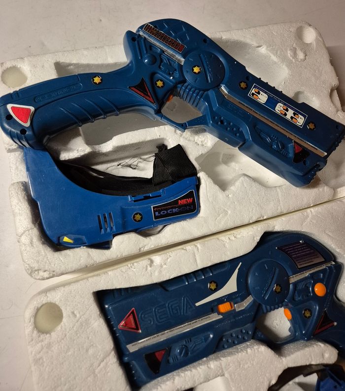 Lot 2 pistolets Sega Lock-On Bandai 1993 Laser Tag rétro collector - photo numéro 2