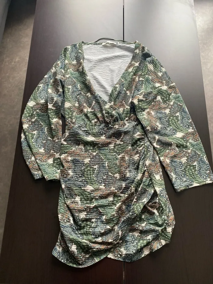 Robe à motif pull and bear neuve avec étiquette - photo numéro 2