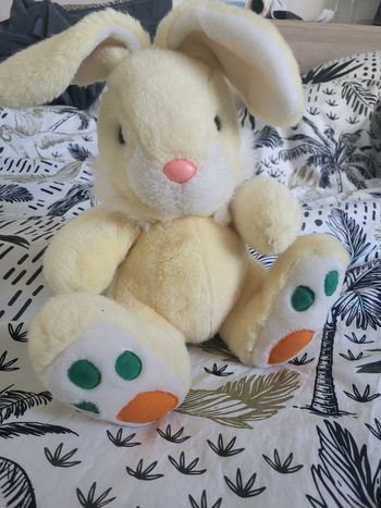 Peluche lapin pâques 