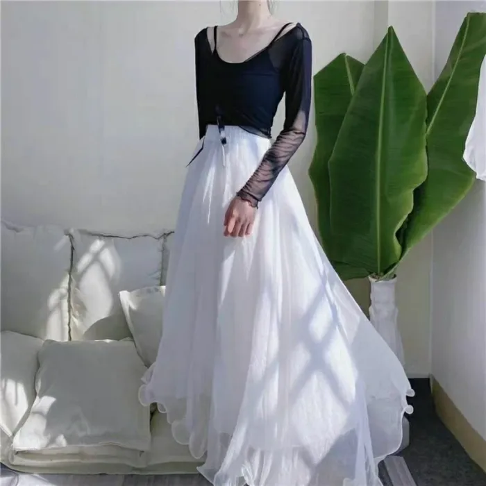 Jupe en mousseline douce et étroite