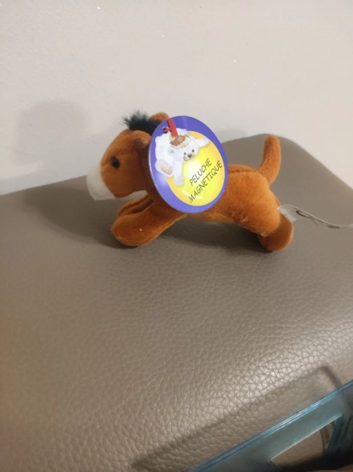 peluche magnétique cheval