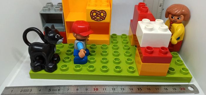 Décor lego duplo avec personnages et chat - photo numéro 10