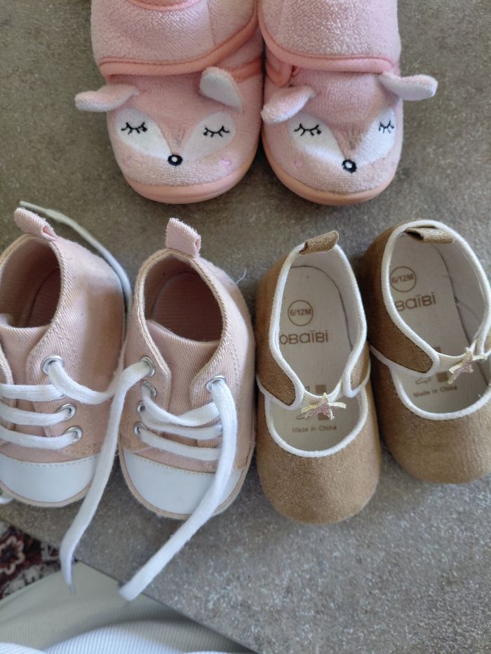 Lot de chaussons et chaussures bébé fille - photo numéro 3