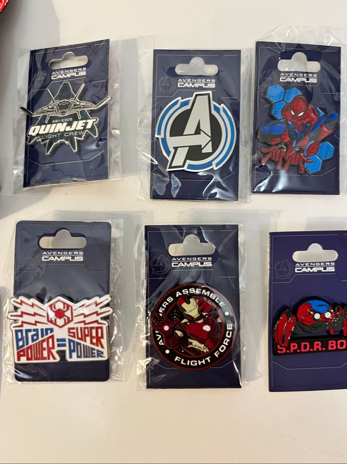 Lot pin’s et lanière Avengers Campus - photo numéro 2