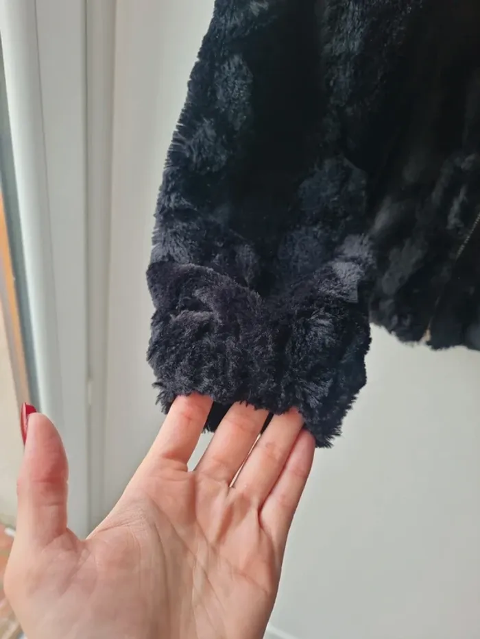 veste fourrure noire pull and bear - photo numéro 2