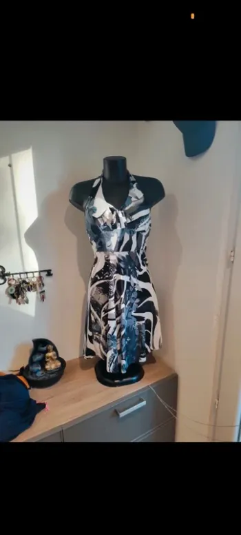 Robe dos courte  nu taille 36