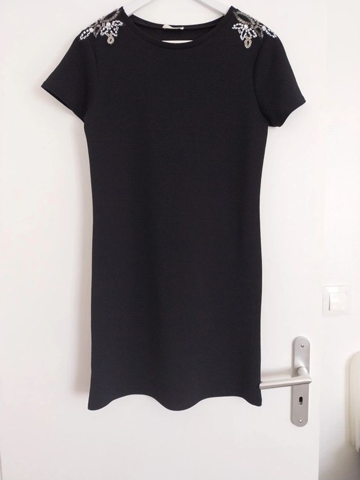 Ribe noire elegante