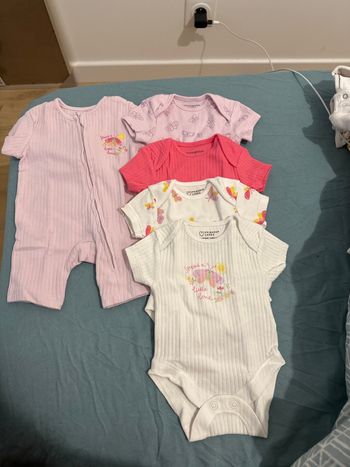Lot de bodies et barboteuse