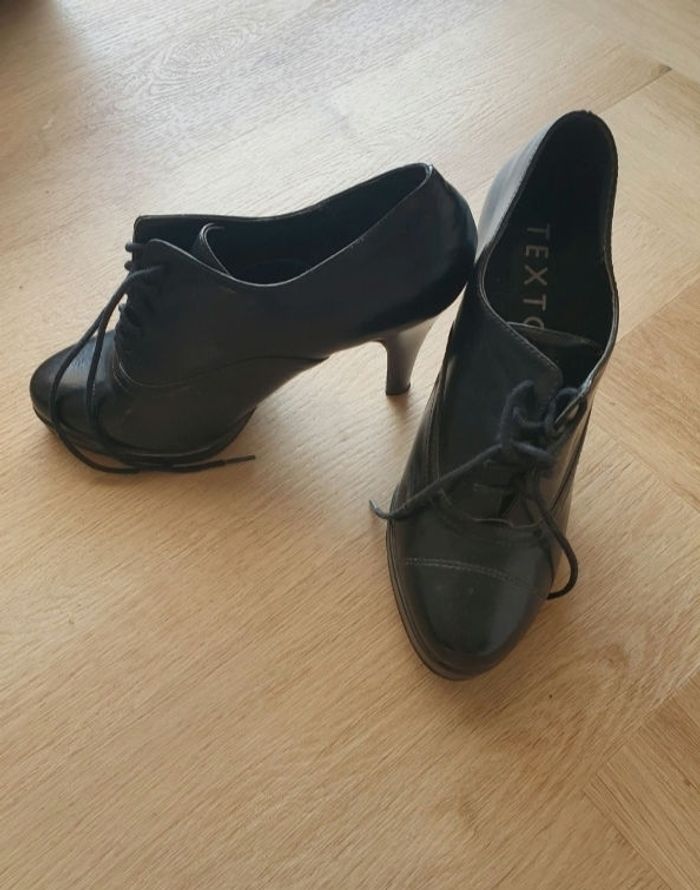 Chaussures à talon noires de la marque Texto en taille 37