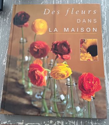 Livre "Des fleurs dans la maison" en très bon état