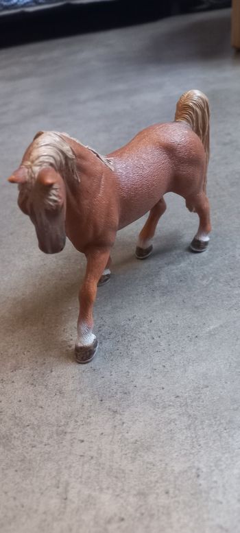Cheval marron schleich