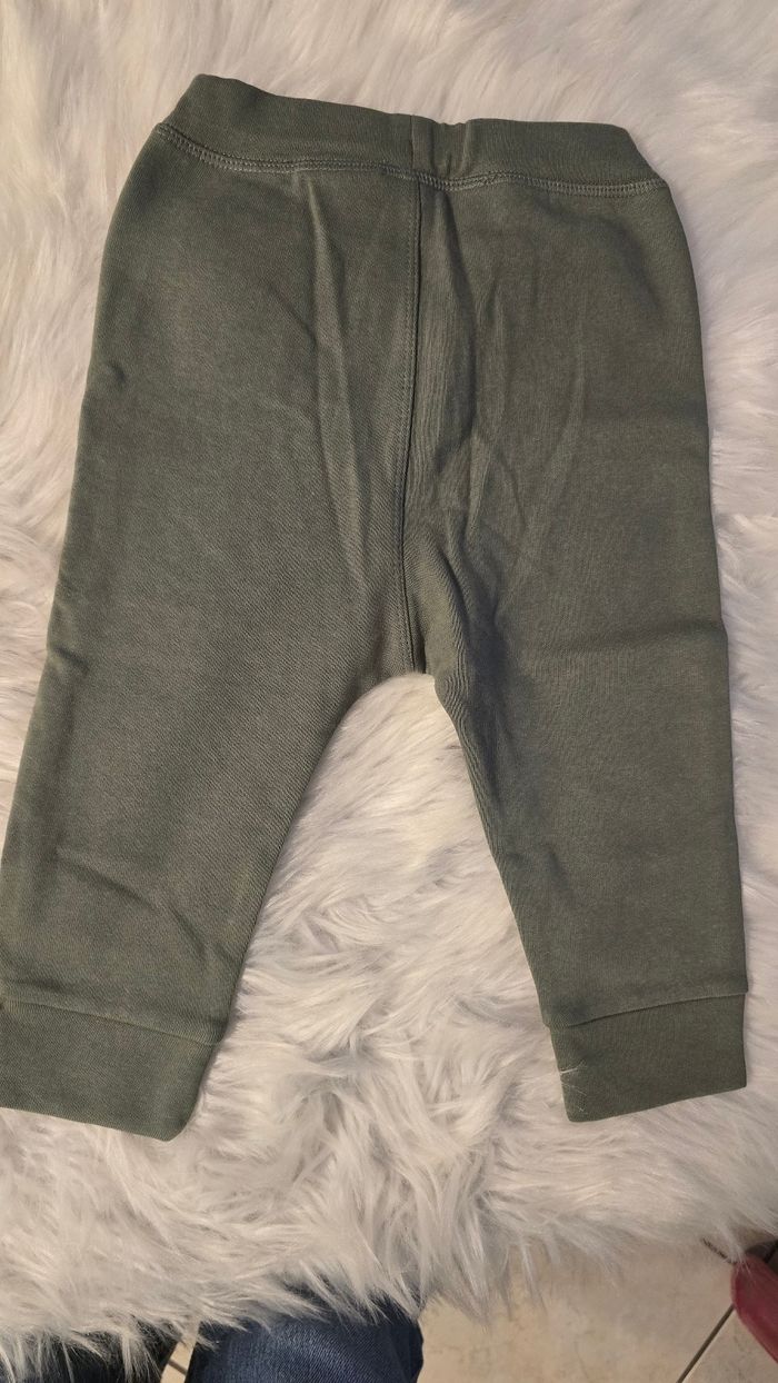 (Neufs non portés) ensemble teeshirt et pantalon molleton 36mois garçon - photo numéro 4