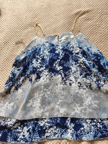 Blouse sans manche fantaisie avec des strass et bretelles en chaîne couleur or